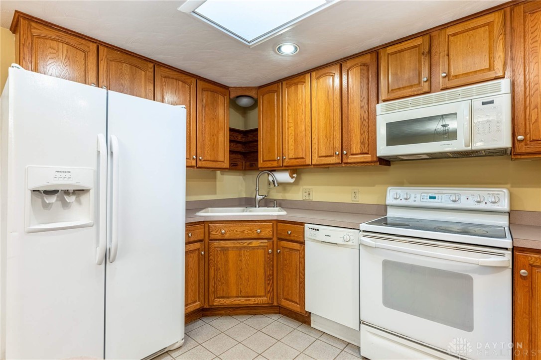 4800 Delba Drive, Dayton, Ohio image 10