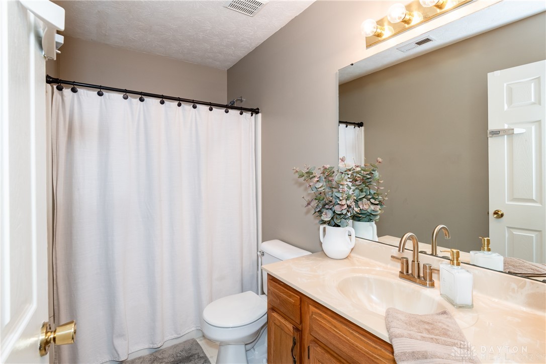 3008 Clearstream Way, Clayton, Ohio image 19
