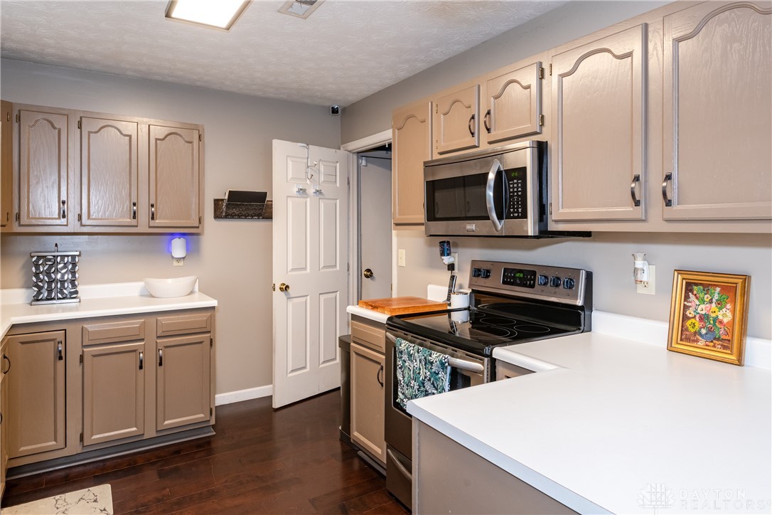 3008 Clearstream Way, Clayton, Ohio image 10