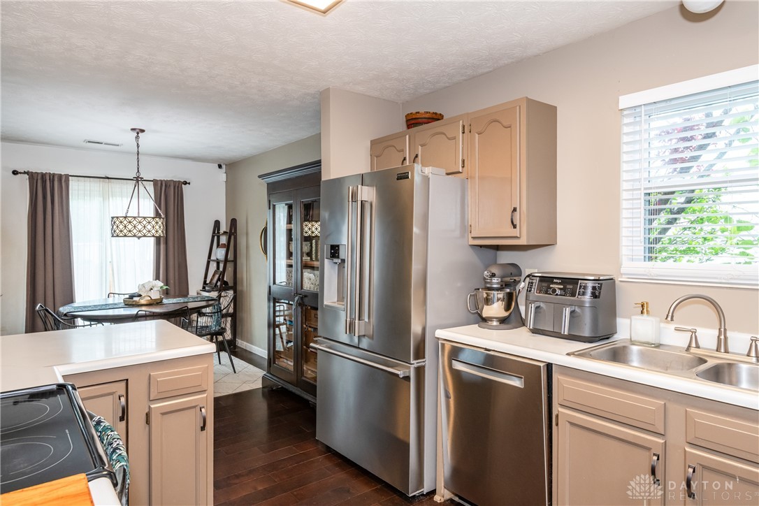 3008 Clearstream Way, Clayton, Ohio image 11