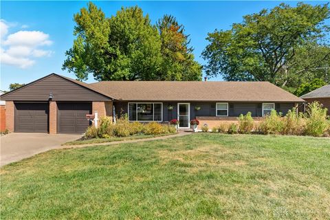 Photo of 4190 Woodman Drive, Dayton, OH 45440 (MLS # 944956)