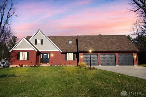 Photo of 624 Aberfelda Drive, Springfield, OH 45504 (MLS # 948425)