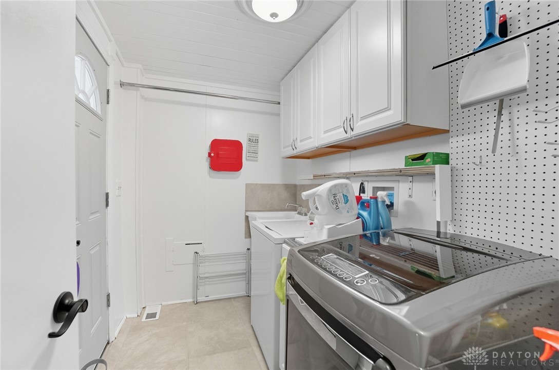 Washington Twp, Ohio 45459, United States, 3 Bedrooms Bedrooms, ,2 BathroomsBathrooms,Residential,Active,220982