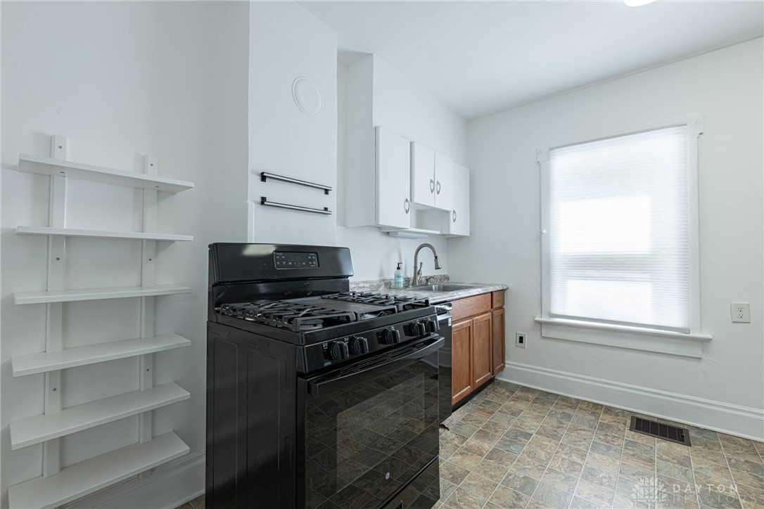 Dayton, Ohio 45410, United States, 6 Bedrooms Bedrooms, ,2 BathroomsBathrooms,Residential,Active,212167