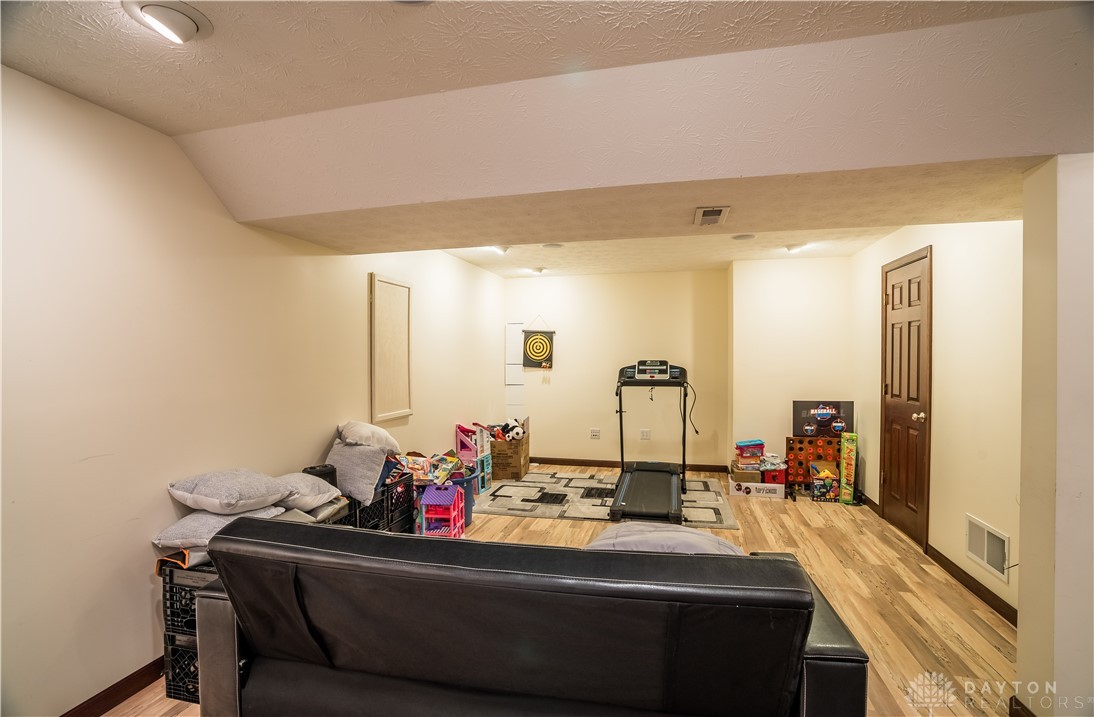 510 Wildrose Lane, Clayton, Ohio image 31