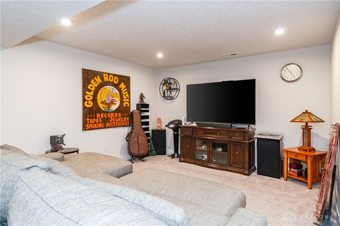 5121 Red Buckeye Drive, Tipp City, Ohio image 38