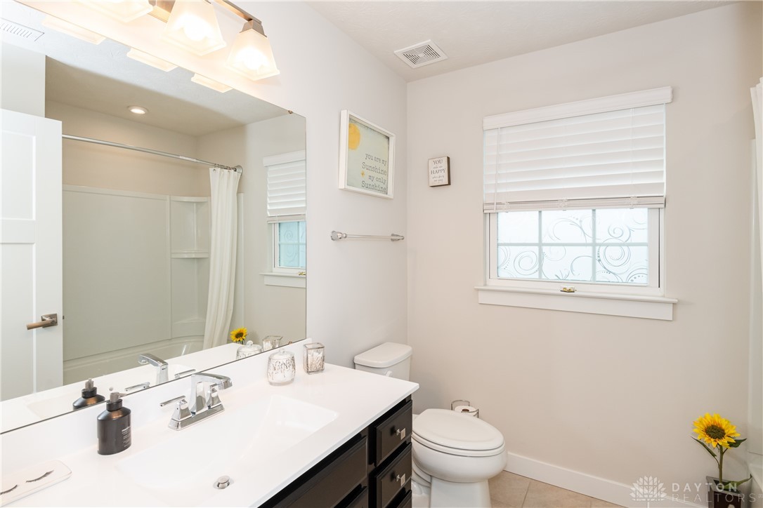 5121 Red Buckeye Drive, Tipp City, Ohio image 26