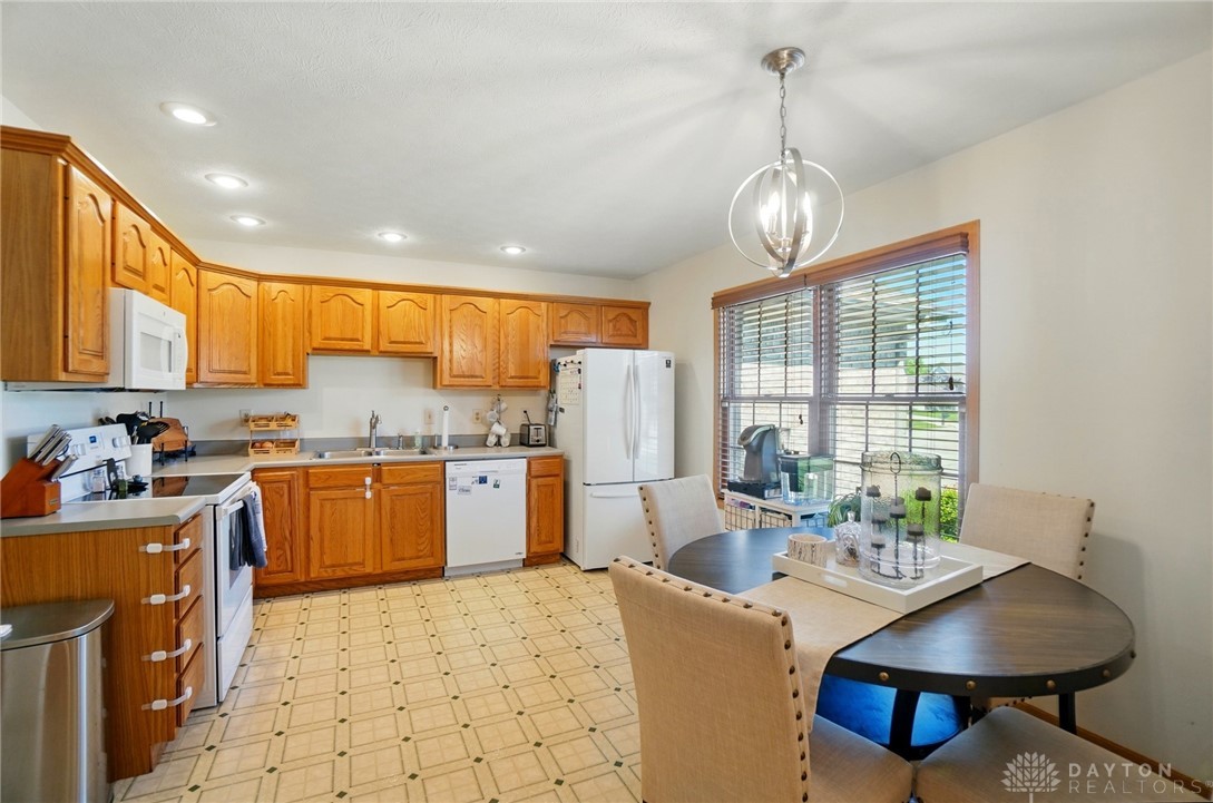 2610 New Castle Drive, Troy, Ohio image 14
