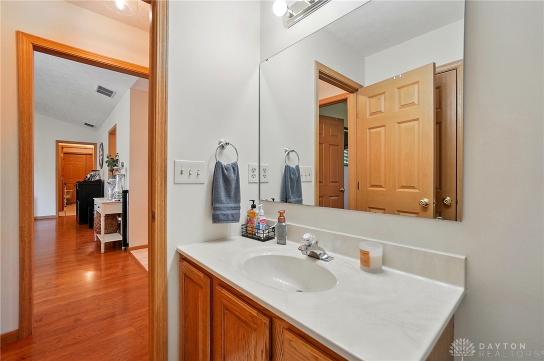 2610 New Castle Drive, Troy, Ohio image 32