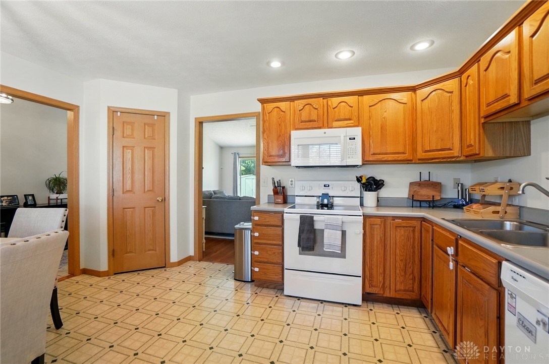 2610 New Castle Drive, Troy, Ohio image 17