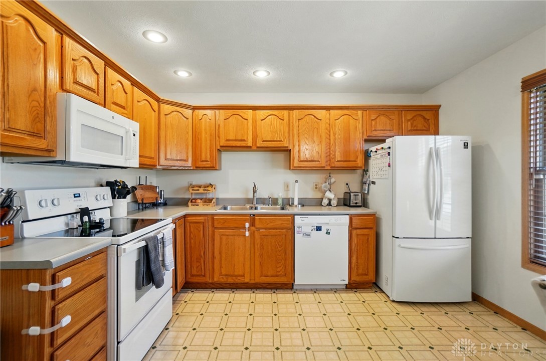 2610 New Castle Drive, Troy, Ohio image 15