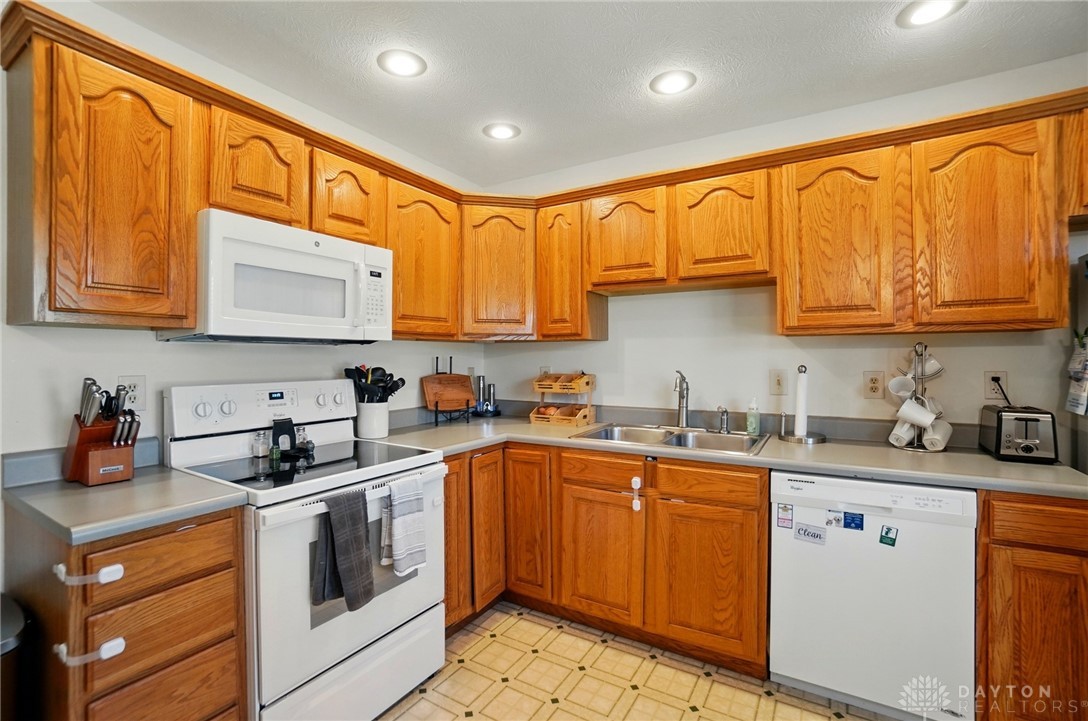 2610 New Castle Drive, Troy, Ohio image 16
