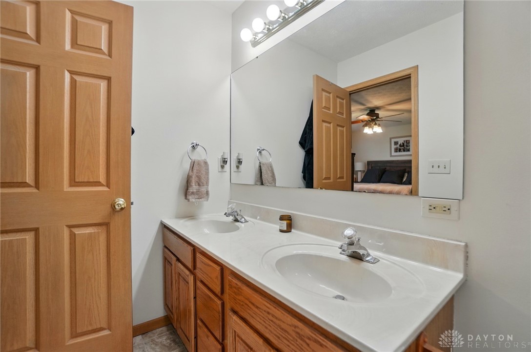 2610 New Castle Drive, Troy, Ohio image 24