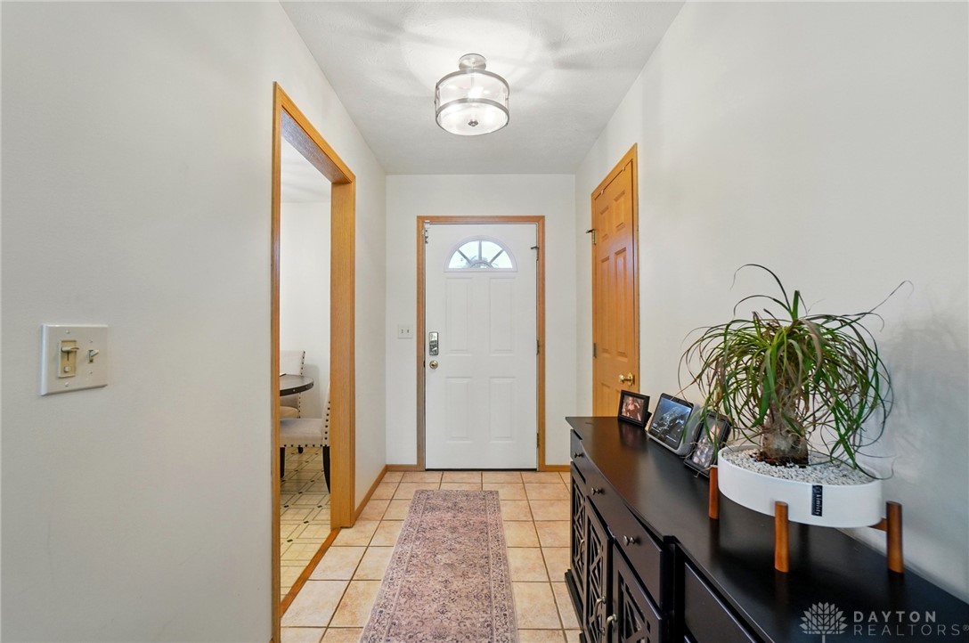2610 New Castle Drive, Troy, Ohio image 8
