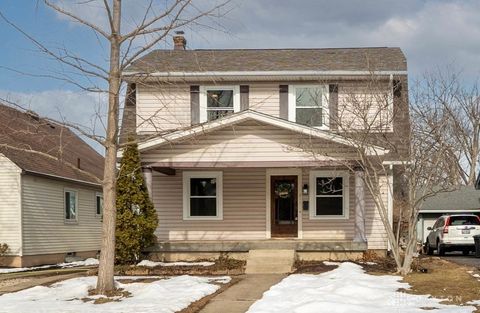 Photo of 211 Triangle Avenue, Oakwood, OH 45419 (MLS # 951703)