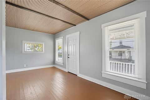 Tiny photo for 240 E College Ave, Springfield, OH 45503 (MLS # 946092)