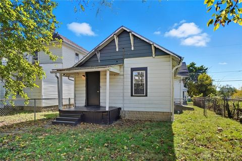 Tiny photo for 240 E College Ave, Springfield, OH 45503 (MLS # 946092)