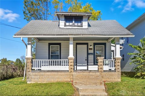 Tiny photo for 240 E College Ave, Springfield, OH 45503 (MLS # 946092)