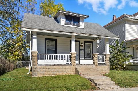 Photo of 240 E College Ave, Springfield, OH 45503 (MLS # 946092)