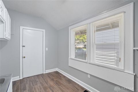 Tiny photo for 240 E College Ave, Springfield, OH 45503 (MLS # 946092)