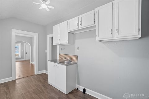 Tiny photo for 240 E College Ave, Springfield, OH 45503 (MLS # 946092)