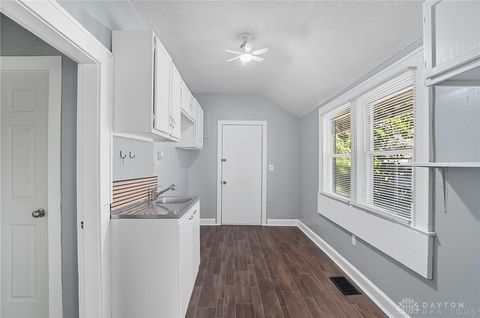 Tiny photo for 240 E College Ave, Springfield, OH 45503 (MLS # 946092)