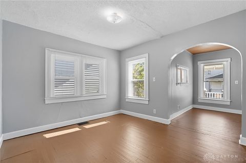Tiny photo for 240 E College Ave, Springfield, OH 45503 (MLS # 946092)