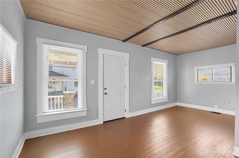 Tiny photo for 240 E College Ave, Springfield, OH 45503 (MLS # 946092)