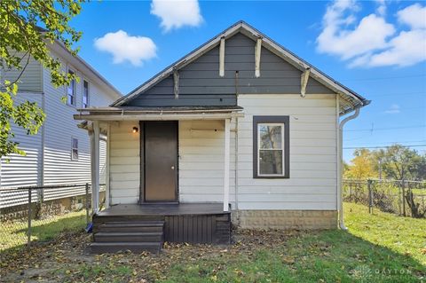 Tiny photo for 240 E College Ave, Springfield, OH 45503 (MLS # 946092)