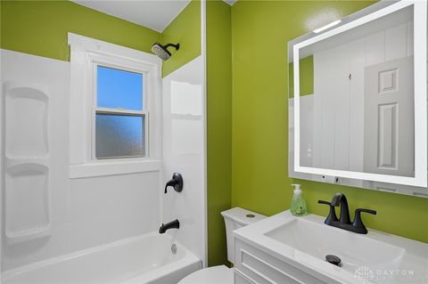 Tiny photo for 240 E College Ave, Springfield, OH 45503 (MLS # 946092)