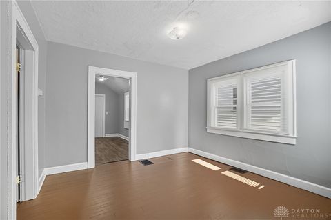 Tiny photo for 240 E College Ave, Springfield, OH 45503 (MLS # 946092)