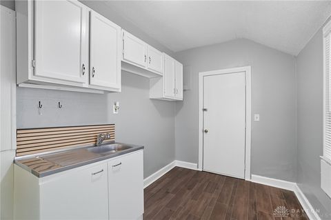 Tiny photo for 240 E College Ave, Springfield, OH 45503 (MLS # 946092)