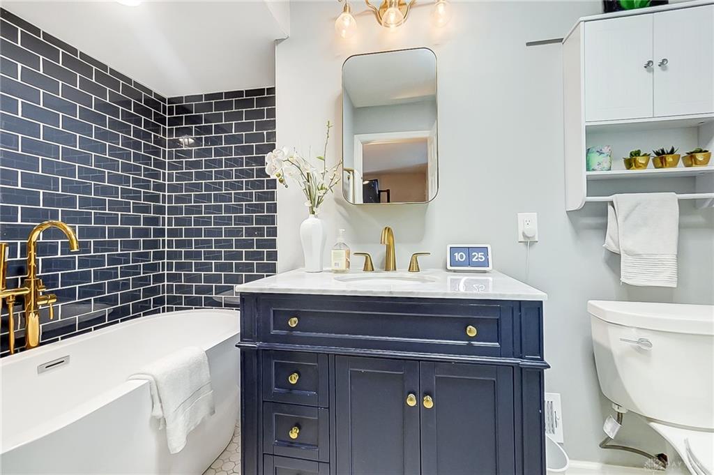 Oakwood, Ohio 45409, United States, 4 Bedrooms Bedrooms, ,4 BathroomsBathrooms,Residential,Active,56522