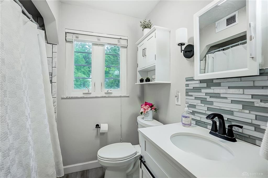 Oakwood, Ohio 45409, United States, 4 Bedrooms Bedrooms, ,4 BathroomsBathrooms,Residential,Active,56522