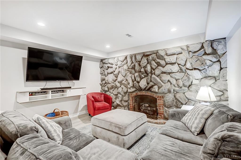 Oakwood, Ohio 45409, United States, 4 Bedrooms Bedrooms, ,4 BathroomsBathrooms,Residential,Active,56522