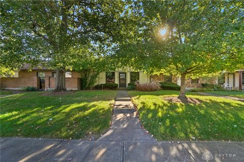 Photo of 826 Pine Needles Drive #60, Dayton, OH 45458 (MLS # 946148)