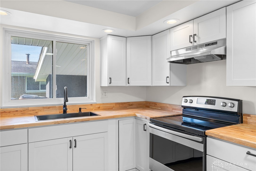 1340 Maplegrove Drive, Fairborn, Ohio image 13