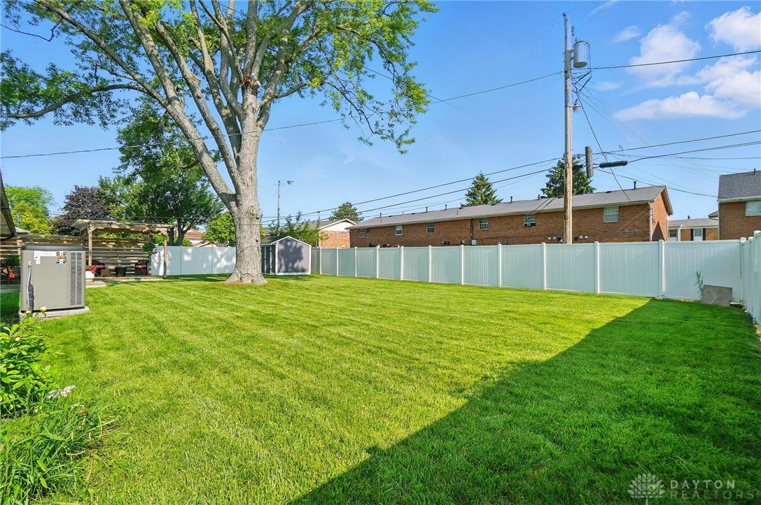 1425 Farnham Road, Troy, Ohio image 37