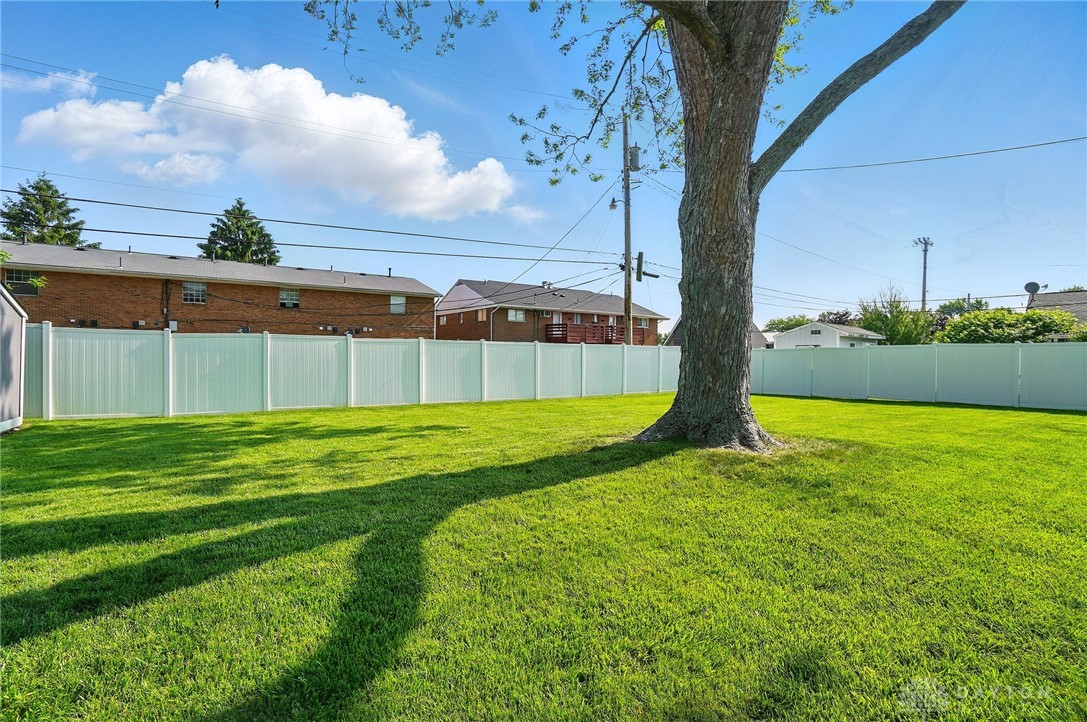 1425 Farnham Road, Troy, Ohio image 38