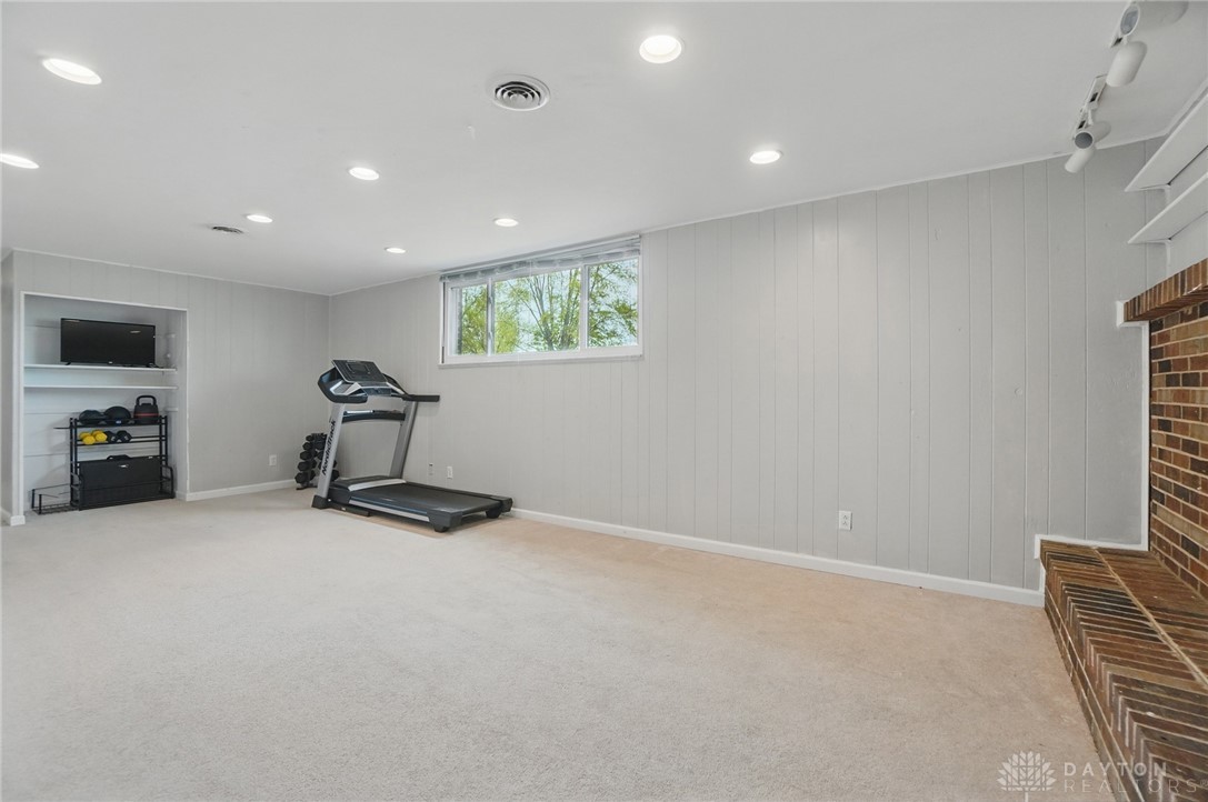 2111 Granada Drive, Beavercreek, Ohio image 20