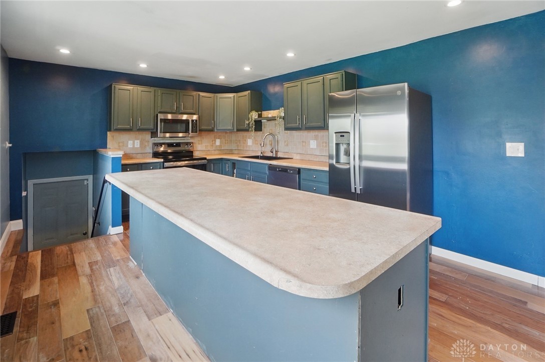 2111 Granada Drive, Beavercreek, Ohio image 10