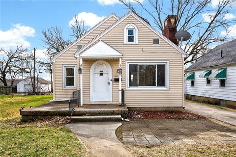 Photo of 2822 W Hillcrest Avenue, Dayton, OH 45406 (MLS # 953637)