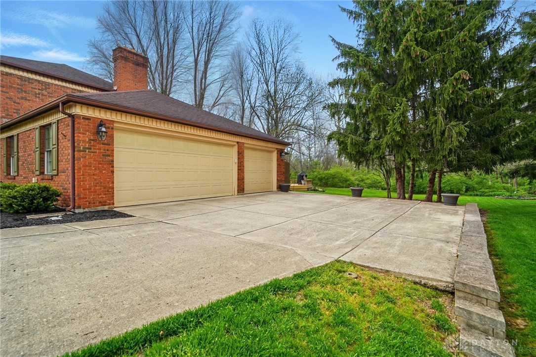 7657 Winding Way North, Tipp City, Ohio image 5