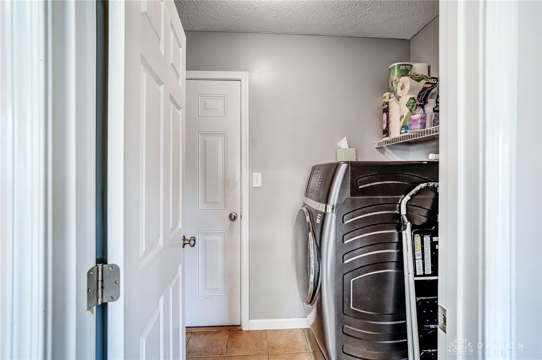 712 Chapelgate Drive, Fairborn, Ohio image 17