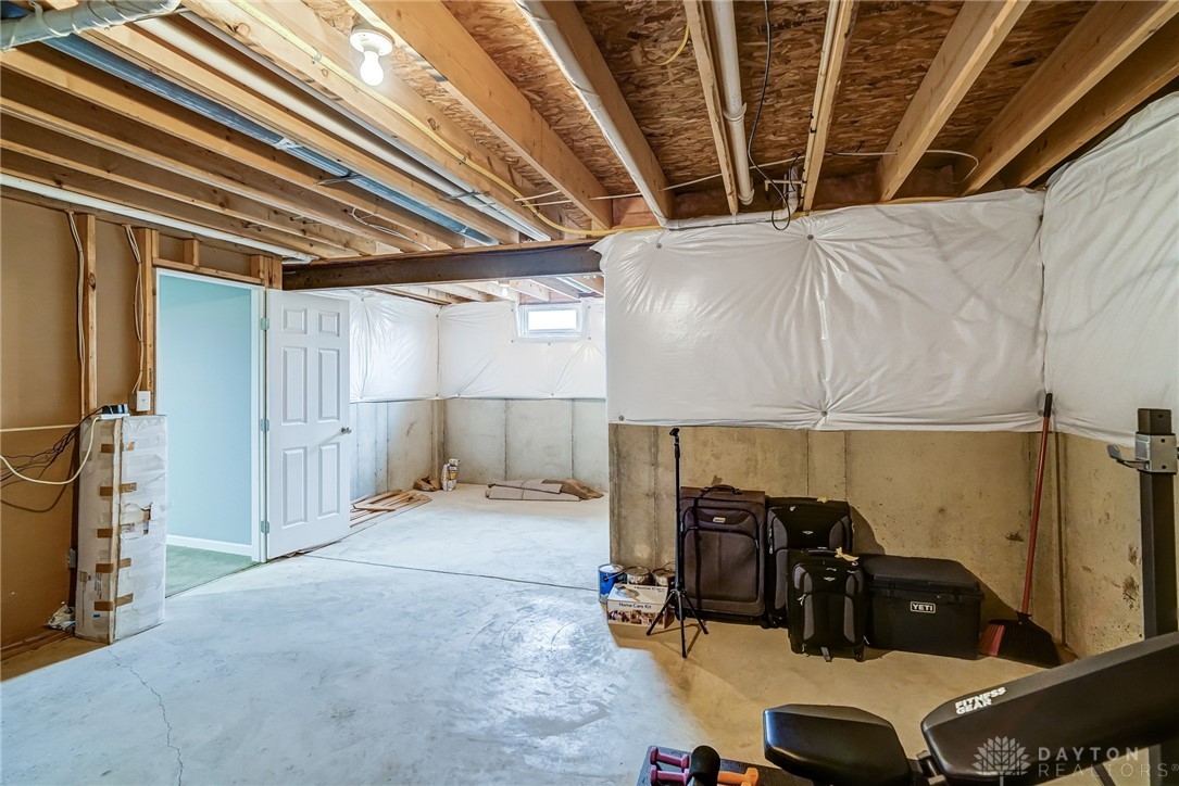 712 Chapelgate Drive, Fairborn, Ohio image 39