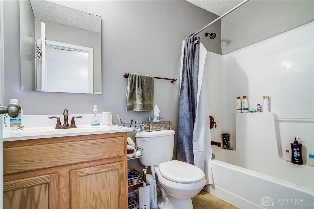 712 Chapelgate Drive, Fairborn, Ohio image 33