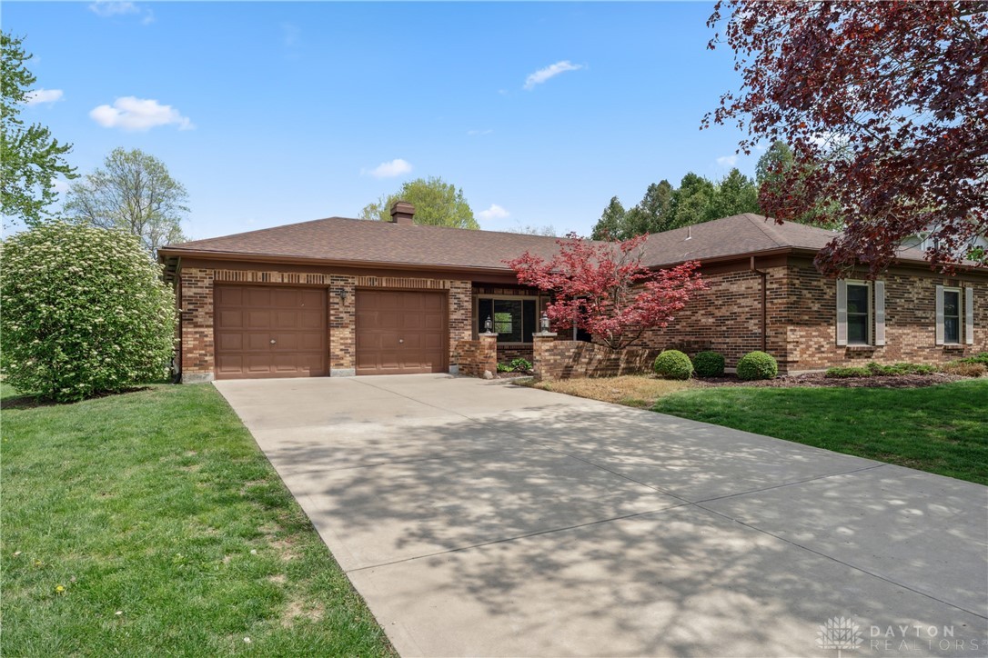 702 Tealwood Drive, Beavercreek, Ohio image 1