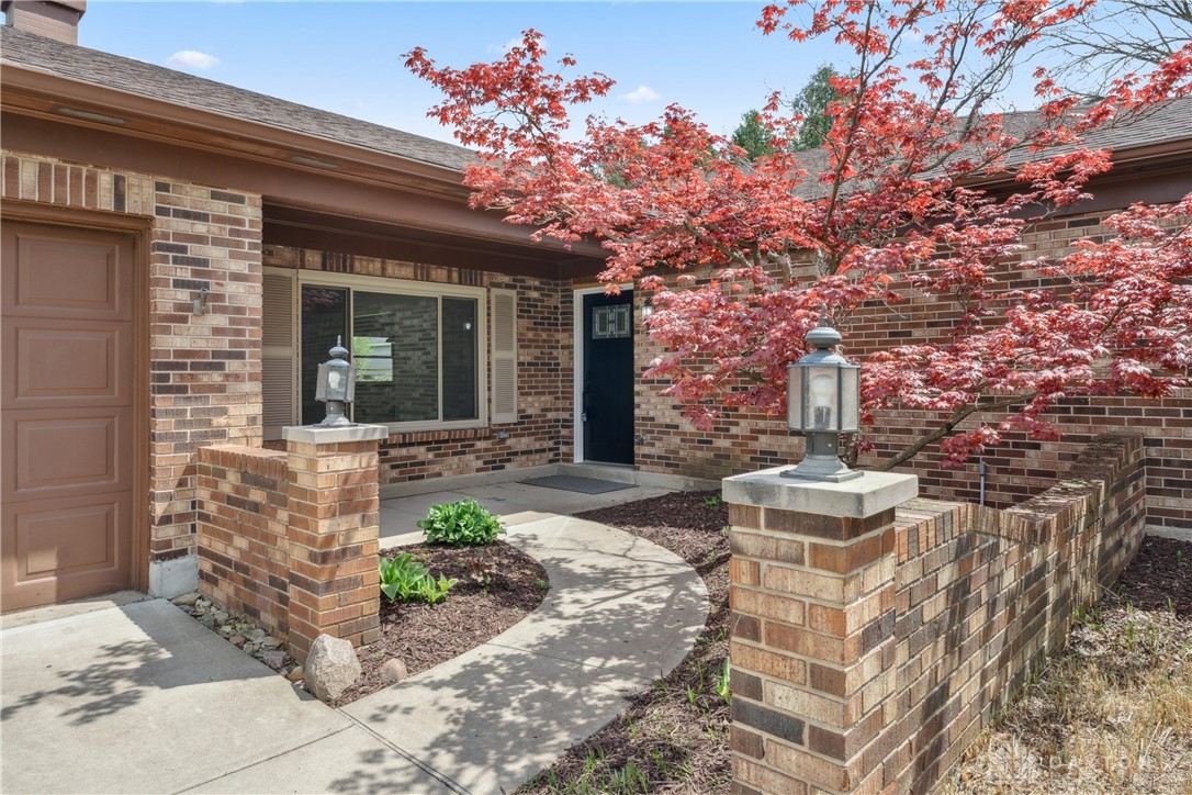 702 Tealwood Drive, Beavercreek, Ohio image 9
