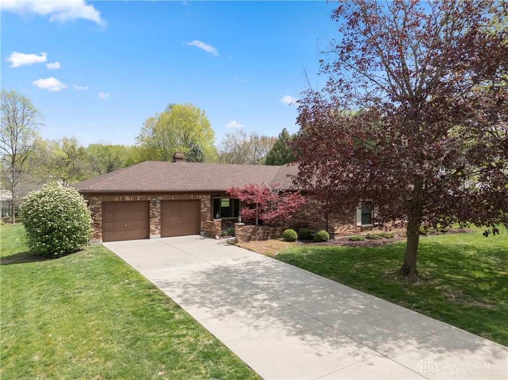 702 Tealwood Drive, Beavercreek, Ohio image 2