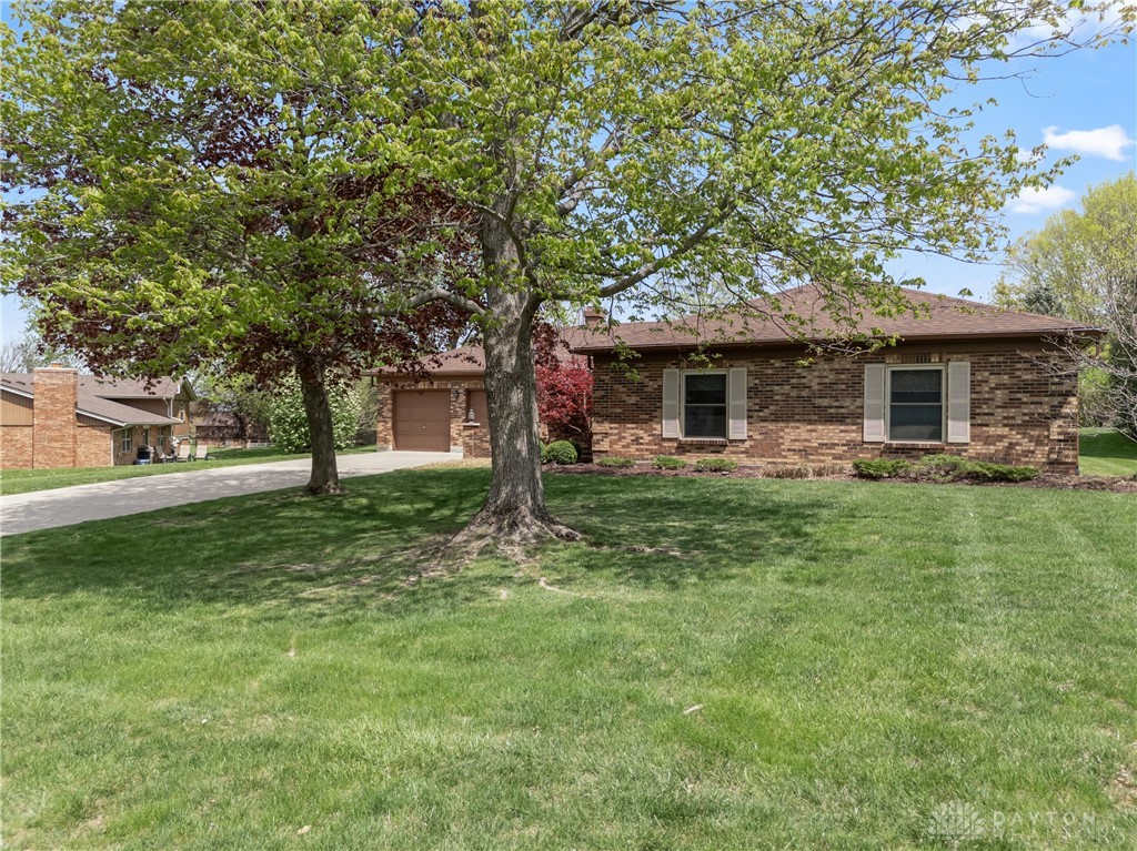 702 Tealwood Drive, Beavercreek, Ohio image 3